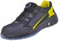 Preview: The shoe is sporty, with a black surface and yellow accents. It has a comfortable, padded sole and a quick lacing system with three visible elements. Ideal for activities.