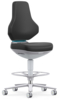 Preview: The chair has a high, ergonomically shaped backrest and a padded seat. It stands on a swivel base with casters and has a metal footrest.