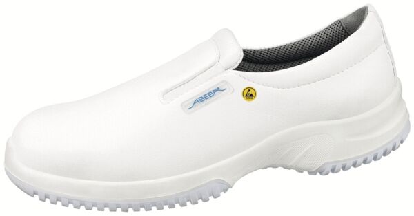 The shoe is white, has a non-slip sole, and a simple design. It is designed as a slipper, making it easy to put on. The inner material is breathable.