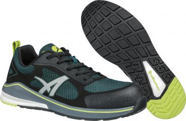 The image shows a sporty shoe in dark green and black. The shoe has a breathable surface and a non-slip sole with a green element. The details are functional and modern.