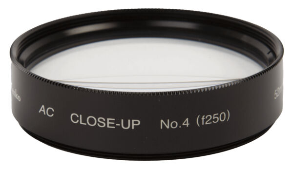 The image shows a black filter ring with a crystal-clear lens in the center. On the rim are white inscriptions "AC CLOSE-UP No.4 (f250)" that describe the type of filter.