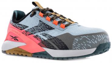 The shoe is a sporty training shoe with a light blue surface, black and gray patterns, red laces, and a pink accent on the side. Robust and modern in design.