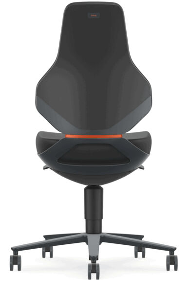 Der Stuhl hat eine moderne, ergonomische Form mit einer hohen Rückenlehne. Er steht auf einem fünfstrahligen, drehbaren Fuß. Ein orangefarbener Akzent ist in der Mitte der Rückenlehne sichtbar.