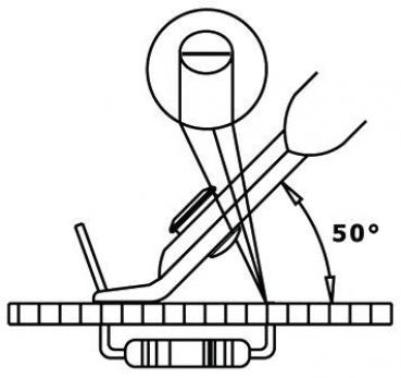 Das Bild zeigt einen schematischen Aufriss eines Objekts, das in einem Winkel von 50 Grad geneigt ist. Eine Linie stellt einen Strahl dar, der von oben auf das Objekt zielt. Daneben ist eine Basis sichtbar.