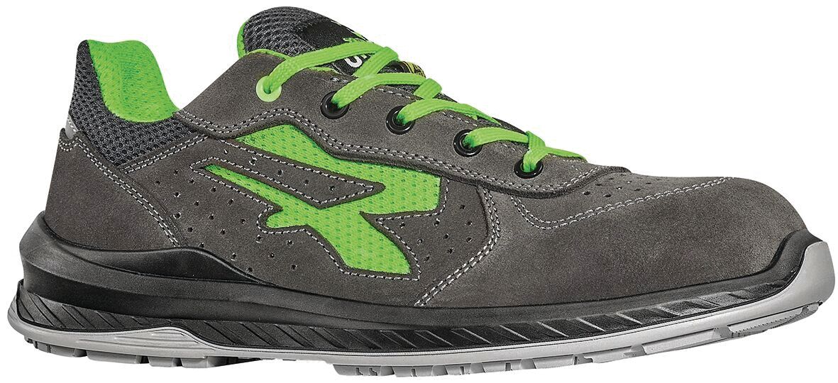 The shoe is sporty with a gray surface and green accents. It has a non-slip sole and a comfortable shape, ideal for active use. The shoelaces are also green.