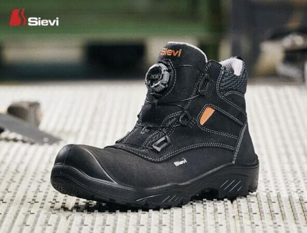 The image shows a black safety boot with a reinforced toe and a slightly springy tread. It features lacing with a special closure technology and is designed for occupational safety.