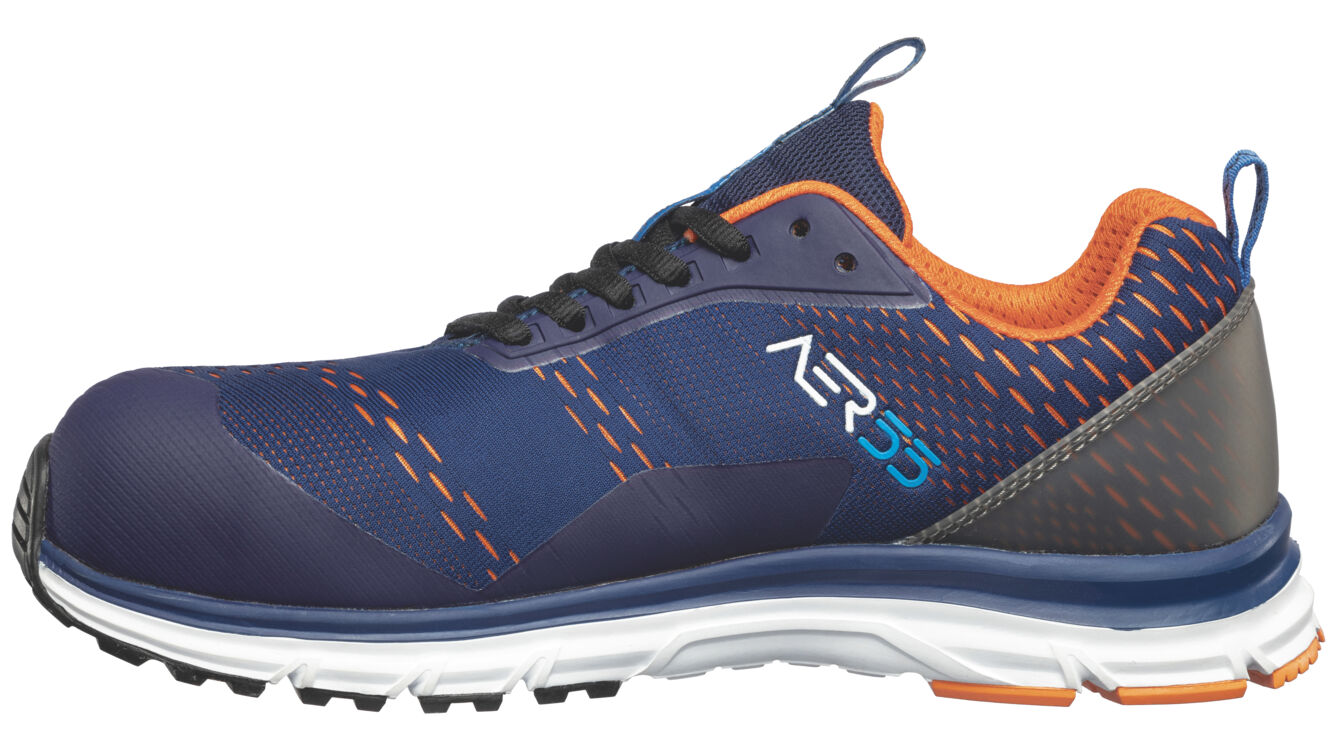 The shoe is sporty and sturdy, in blue with orange accents. It has a padded sole and a breathable upper, ideal for movement and comfort.