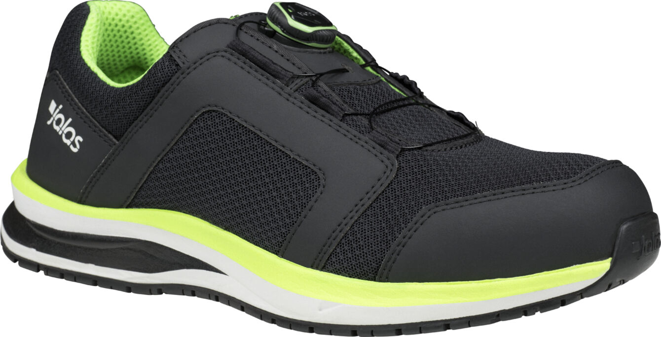 The shoe is a sporty sneaker with black upper and bright yellow accents. It has a non-slip sole and a breathable design, ideal for leisure activities.