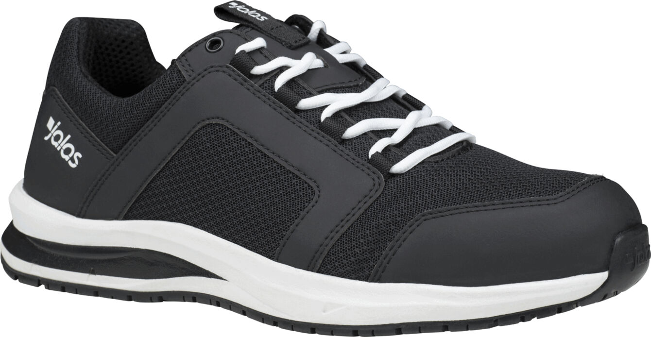 The shoe is a sporty sneaker in black, with a breathable upper and white laces. The sole is lightweight and has a white edge for added comfort.