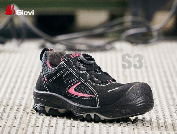 The image shows a black safety shoe with pink accents. The toe is reinforced, the shoe has a sporty shape, and a profiled sole for good grip.