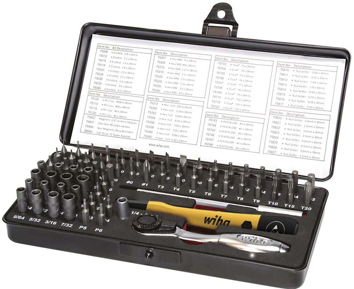 The image shows a toolbox with numerous sockets and screwdriver bits. Inside the lid, there is an overview of the included parts. A handy wrench is also included.