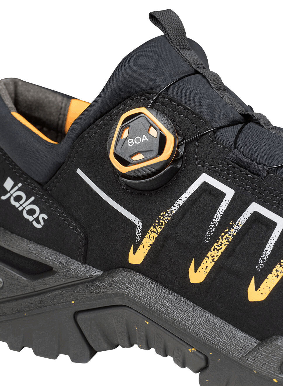 The image shows a black shoe with yellow and white accents. It features a special lacing system with a rotatable closure that adjusts the fit. The sole is robust.